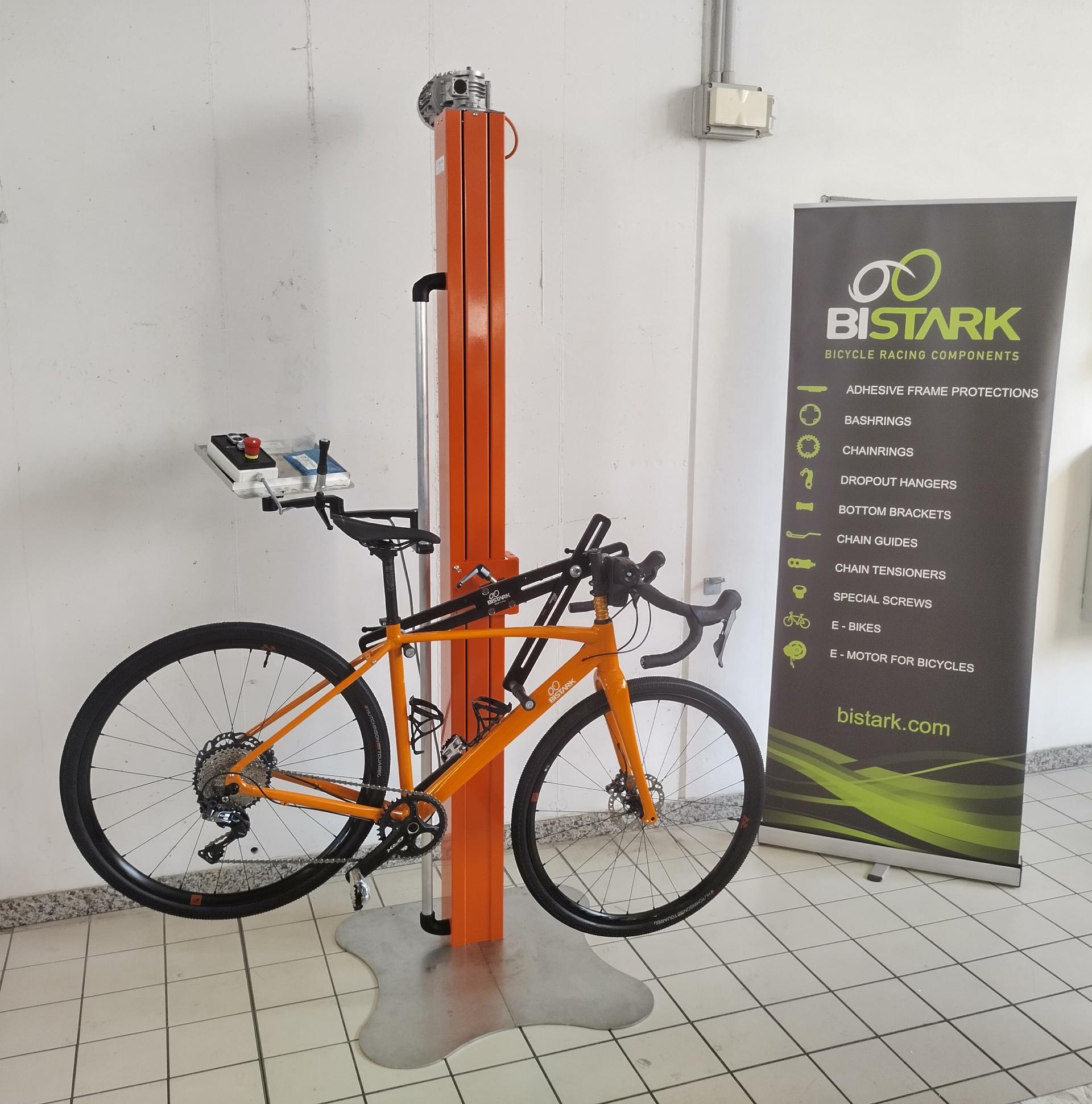 BK009 - GOLDRAKE, Sollevatore elettroassistito per biciclette